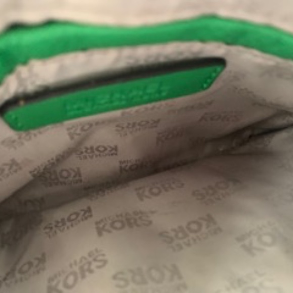 Michael Kors Kelly Green Crossbody purse, handbag. Excellent Condition - Picture 6 of 8